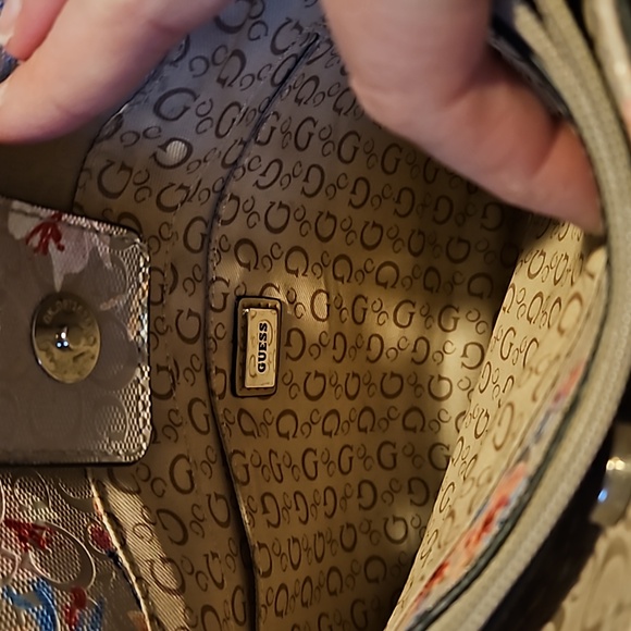 G by Guess floral satchel purse - Picture 5 of 6